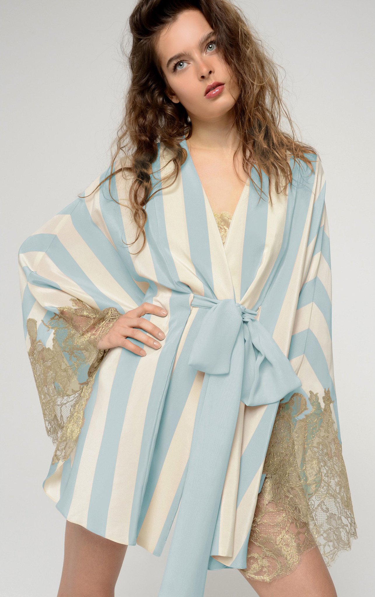 Amori Inconsapevoli Azure Striped Kimono