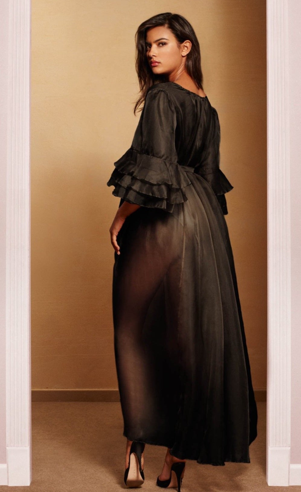 Rosamosario_Nudita-Ricca_MC08_black-bk