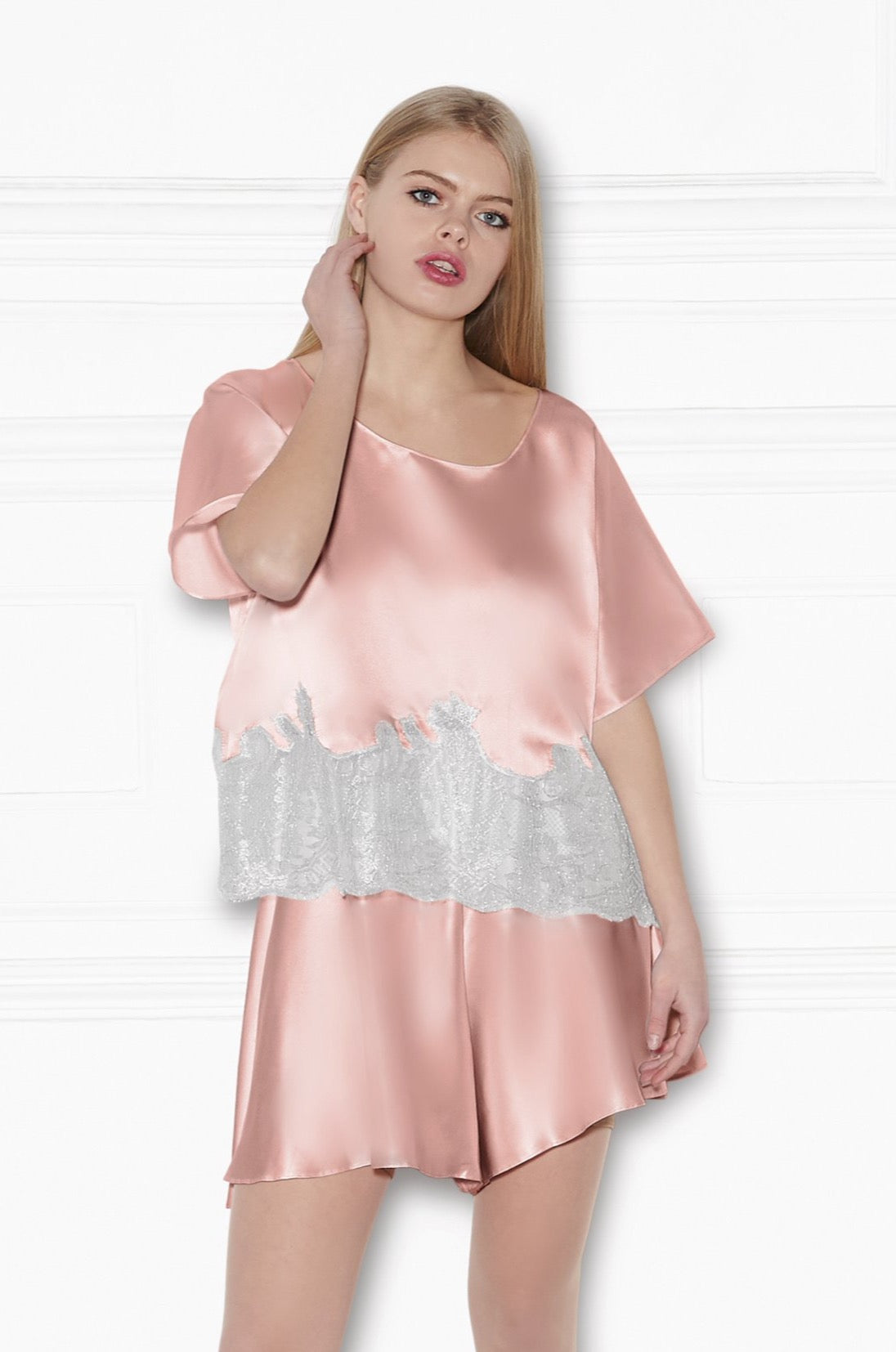 COSMICLOVESHIRT_BOXER_F_PINK_21606995-37d3-4e88-94cf-7af7f1621083