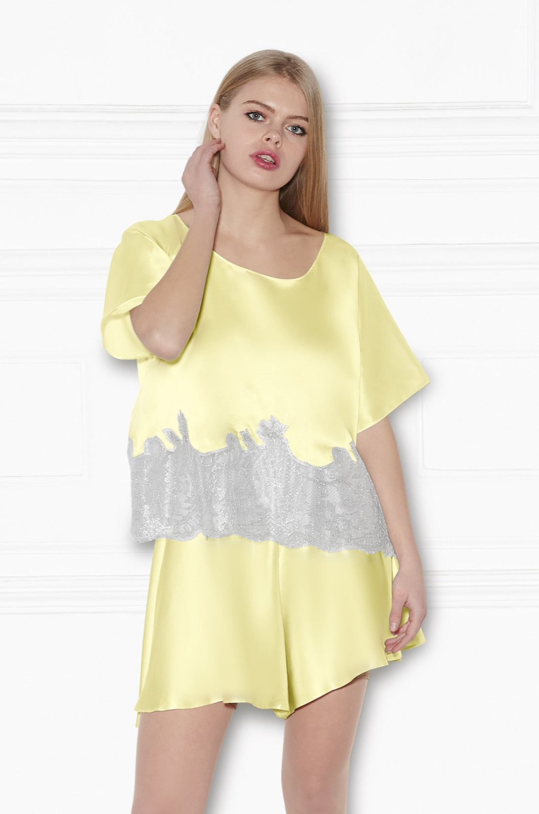 COSMICLOVESHIRT_BOXER_F_YELLOW_640761d9-0786-4bdc-b738-dcca6405c289