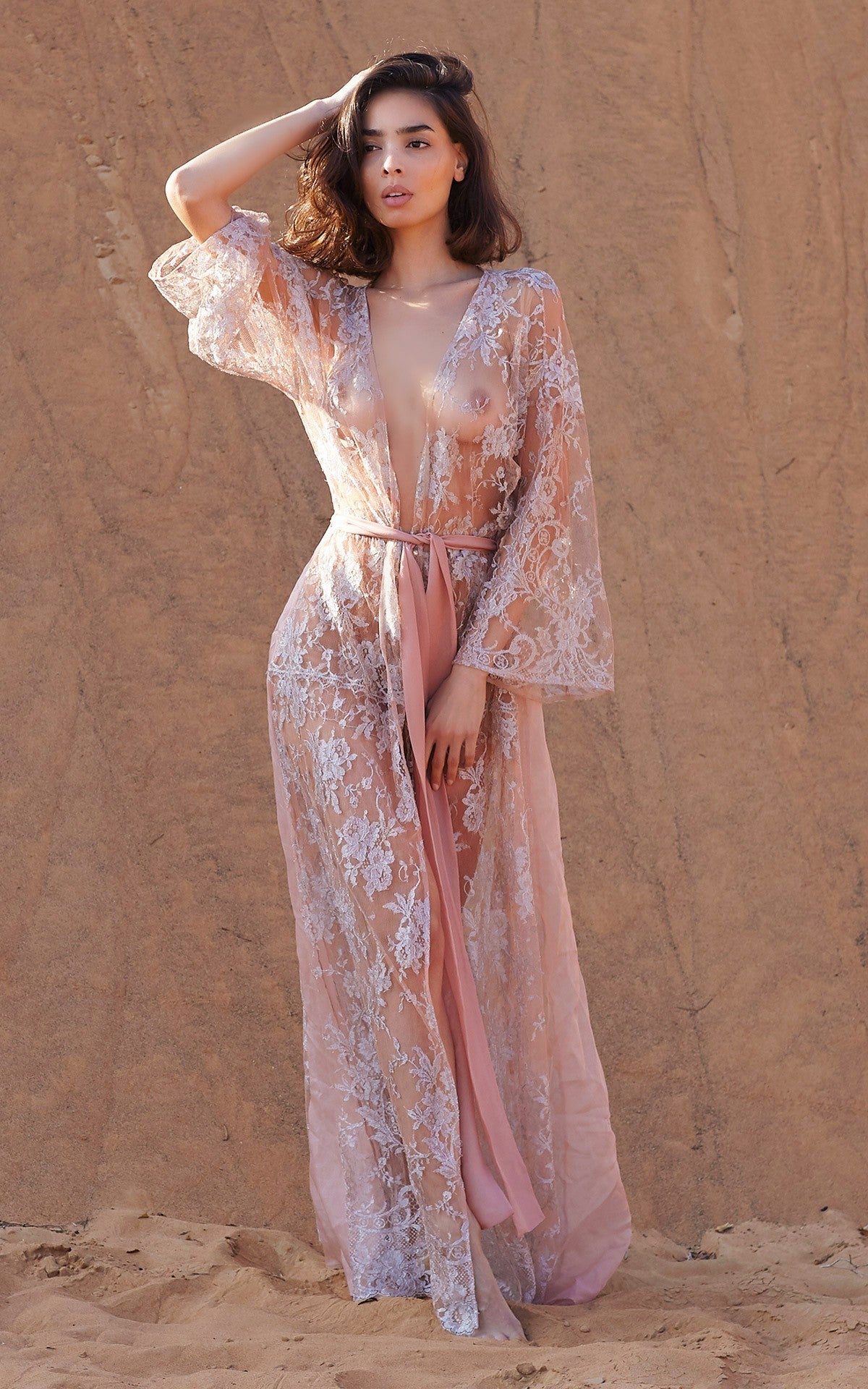 ROSAMOSARIO_A-princess-called-Meera_Rafiah-the-exquisite_Lace-robe_Silver-_-nude_1