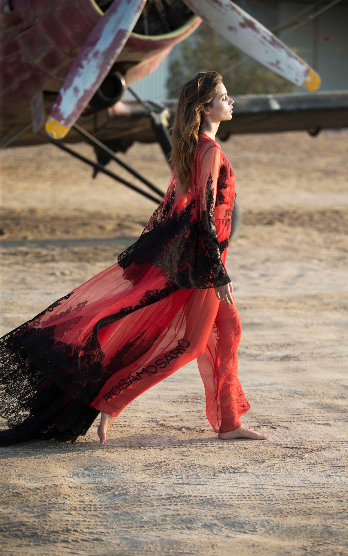 ROSAMOSARIO_Bedouine-Romance_Hadarah-Slendid-Girl-From_Dress_Red_04